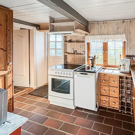 2 Bedroom Gorgeous In Prázdninový dům