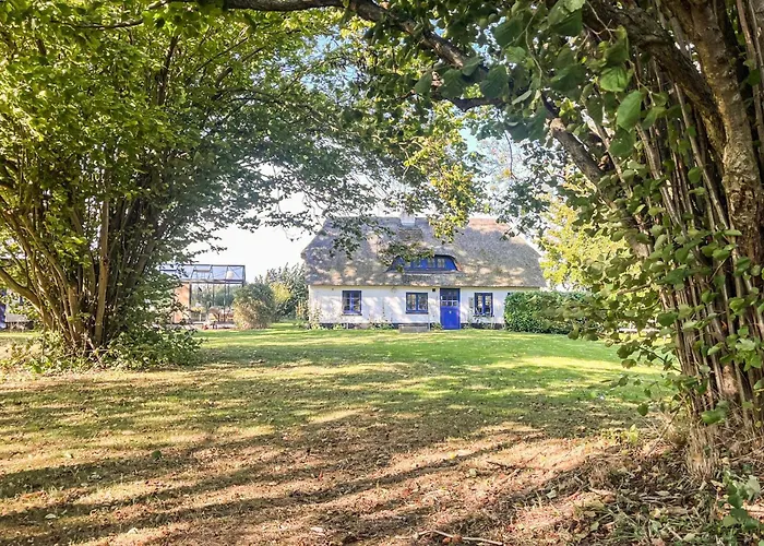 2 Bedroom Gorgeous In Prázdninový dům *