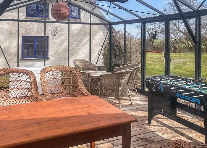 2 Bedroom Gorgeous In Prázdninový dům *